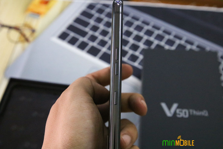 Bộ khung kim loại chắc chắn của LG V50 ThinQ